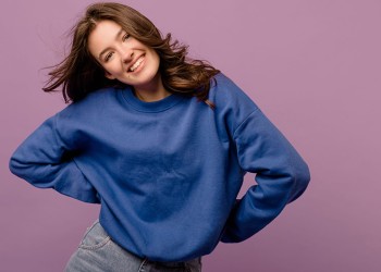 С чем носить женские свитшоты: 5 стильных способов: фото - Invogue