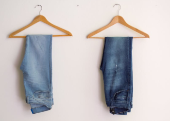 Тренды женских джинсов 2025: стильные модели и советы по выбору: фото - Invogue