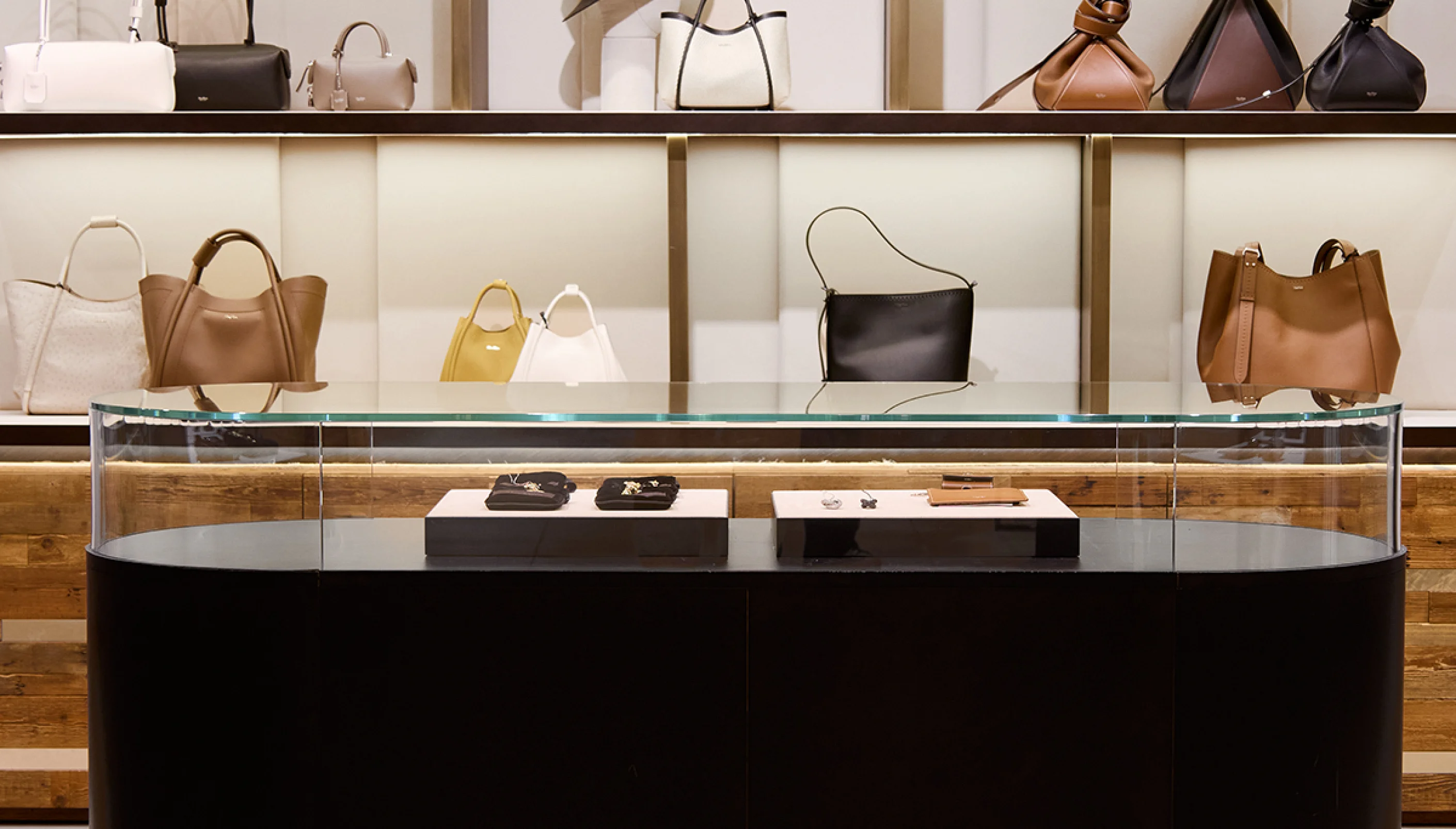 График работы магазинов Invogue на новогодние праздники 2025–2026