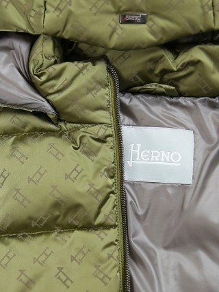 Зелёная куртка HERNO: фото 2 - Invogue