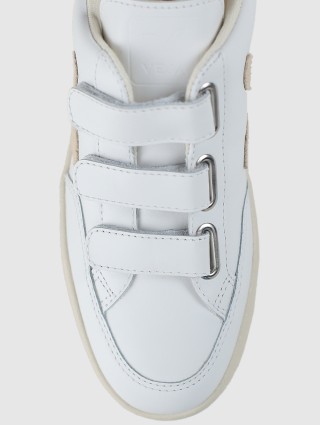 Белые сникерсы VEJA: фото 3 - Invogue