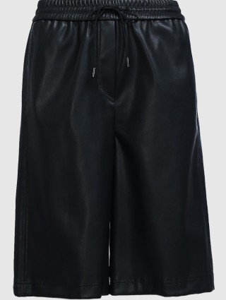 Чёрные шорты MARC CAIN: фото - Invogue