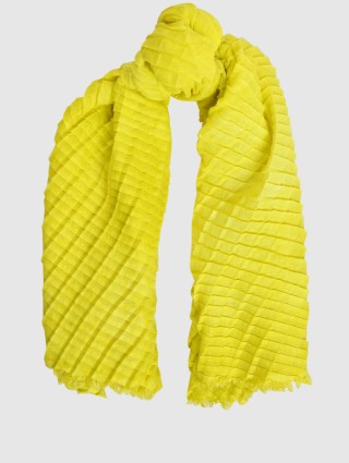 Жёлтый шарф MARC CAIN: фото - Invogue
