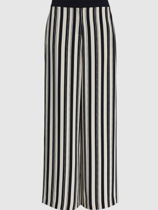 Сині брюки MARC CAIN : фото - Invogue