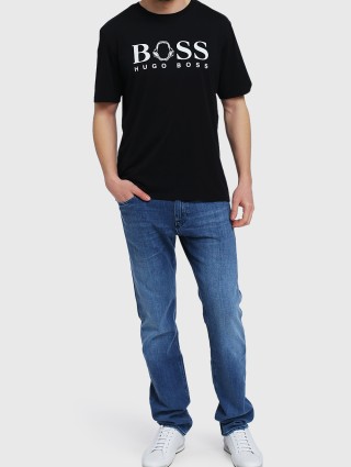 Чёрная футболка BOSS: фото 1 - Invogue