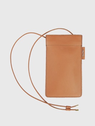 Коричневый чехол для телефона MAX MARA: фото - Invogue