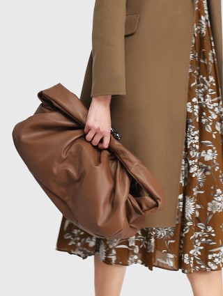 Коричневый клатч WEEKEND ACCESSORIES: фото 1 - Invogue