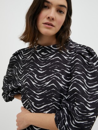 Чёрное платье MAX&CO: фото 3 - Invogue