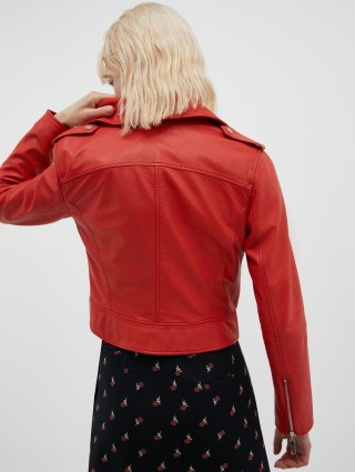 Красная куртка кожа MAX&CO: фото 2 - Invogue