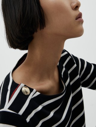 Чёрная футболка MAX&CO: фото 3 - Invogue