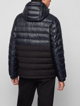 Чёрная куртка BOSS: фото 2 - Invogue