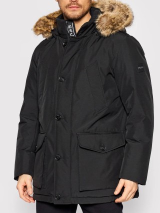 Чорна куртка BOSS : фото 1 - Invogue