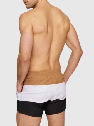 Бежевые шорты BOSS: фото 2 - Invogue