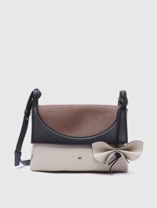 Бежевая сумка WEEKEND ACCESSORIES: фото - Invogue