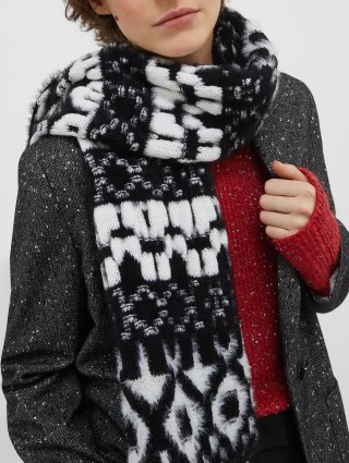 Чёрный шарф MAX&CO: фото 3 - Invogue