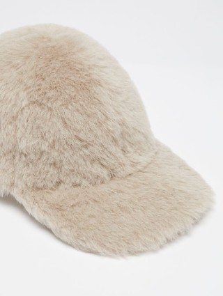 Бежевая кепка MAX MARA: фото 1 - Invogue