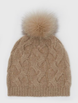 Бежевая шапка MAX MARA: фото - Invogue