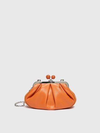 Оранжевая сумка WEEKEND ACCESSORIES: фото - Invogue