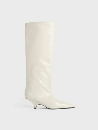 Кремовые сапоги Totême на танкетке: фото - Invogue
