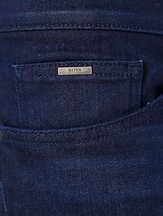 Синие джинсы BOSS: фото 5 - Invogue