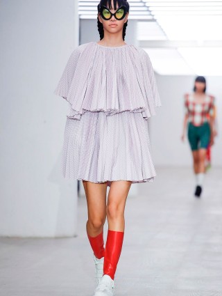 Фиолетовое платье PUSHBUTTON: фото 1 - Invogue