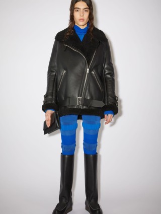 Черная дубленка Acne Studios из кожи: фото 3 - Invogue