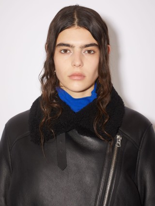 Черная дубленка Acne Studios из кожи: фото 2 - Invogue