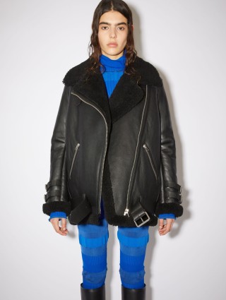 Черная дубленка Acne Studios из кожи: фото 1 - Invogue