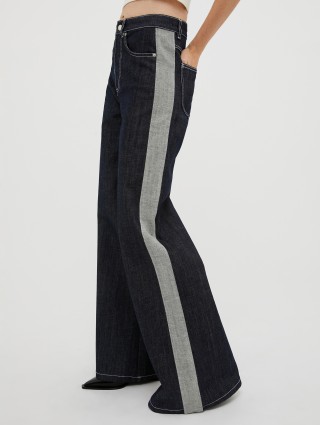 Темно-сині джинси Max&Co у стилі 90-х: фото 3 - Invogue