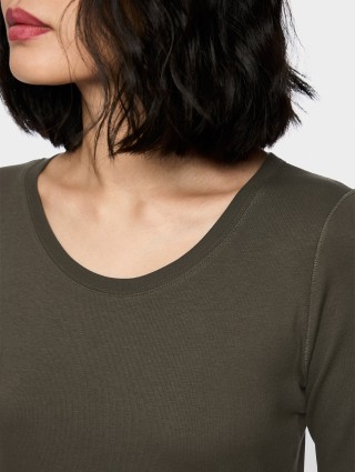 Оливкова футболка MARC CAIN з бавовни: фото 5 - Invogue