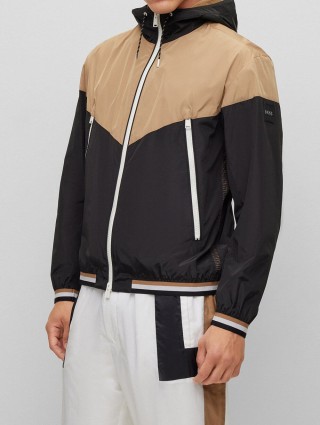 Бежева куртка BOSS : фото 1 - Invogue