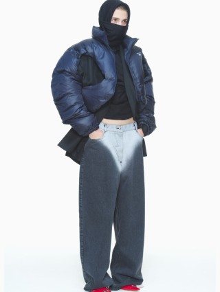 Синяя куртка PUSHBUTTON с вырезами: фото 2 - Invogue