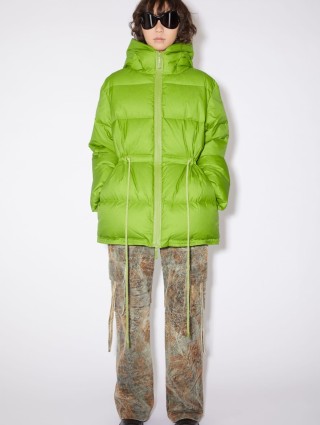 Зелена куртка-пуховик Acne Studios  з капюшоном: фото 1 - Invogue