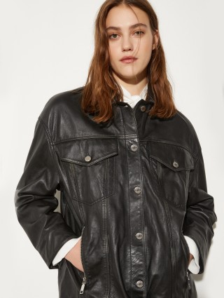 Черная куртка Max&Co кожаная: фото 4 - Invogue