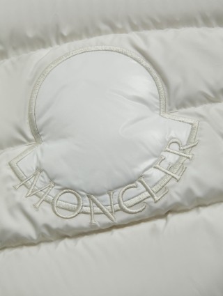 Бежевая куртка MONCLER ENFANT: фото 3 - Invogue