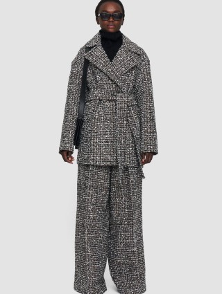 Черное пальто JOSEPH: фото 5 - Invogue