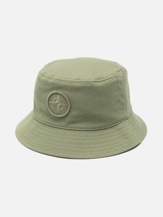 Зелена панама STONE ISLAND з нашивкою в тон: фото - Invogue