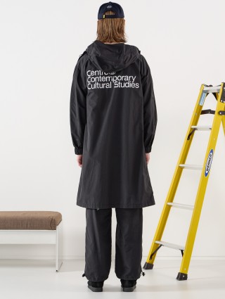 Чорний плащ CCCS з капюшоном: фото 1 - Invogue