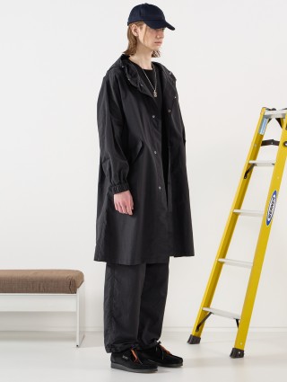 Чорний плащ CCCS з капюшоном: фото 5 - Invogue