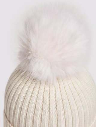 Біла шапка Moncler з помпоном: фото 4 - Invogue