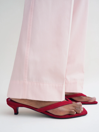 Червоні шльопанці Totême замшеві: фото 2 - Invogue