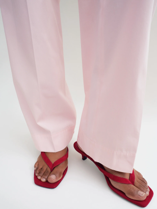 Червоні шльопанці Totême замшеві: фото 1 - Invogue