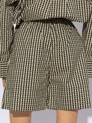 Чёрные шорты BY MALENE BIRGER: фото 2 - Invogue