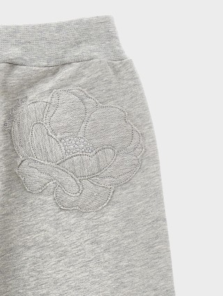 Серые брюки MONNALISA: фото 2 - Invogue