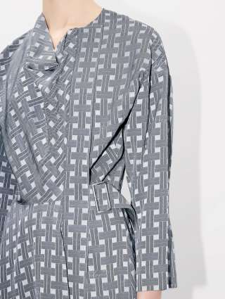 Сіра сукня Kenzo з традиційним японським візерунком: фото 3 - Invogue