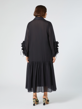 Черное платье Marina Rinaldi с оборками: фото 2 - Invogue