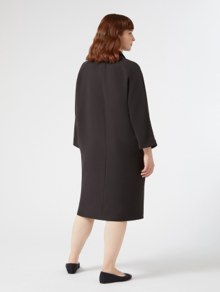 Черное платье Marina Rinaldi атласное: фото 2 - Invogue