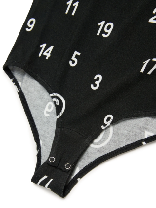 Черное боди MM6 KID с принтом: фото 3 - Invogue