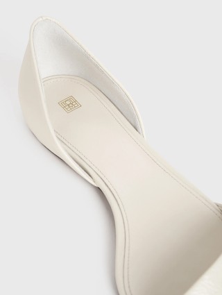 Білі туфлі TOTEME з лакованої шкіри: фото 4 - Invogue