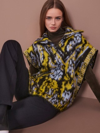 Жёлтый жилет MARC CAIN: фото 6 - Invogue